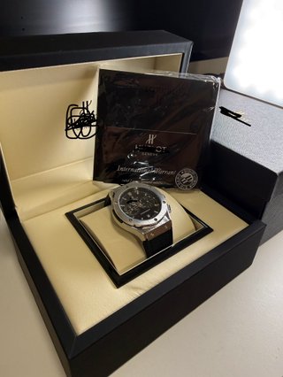 Reloj Hublot Cronógrafo Negro y Plateado