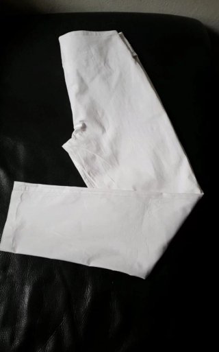 Pantaloni bianchi con cintura