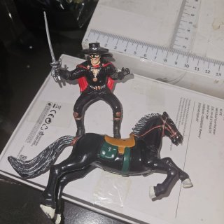 Figura Zorro a Caballo con Espada
