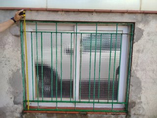 Ventana corredera con reja