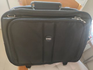 Maletín Kensington con ruedas negro