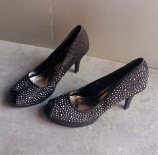 Sandalias tacón negras con pedrería talla 39