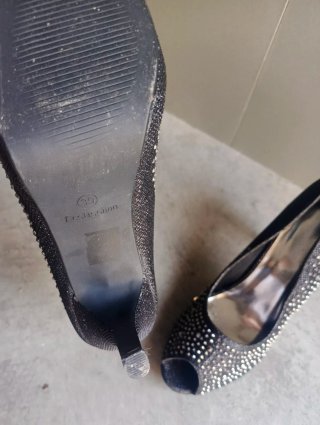 Sandalias tacón negras con pedrería talla 39