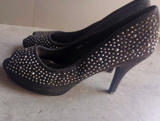 Sandalias tacón negras con pedrería talla 39