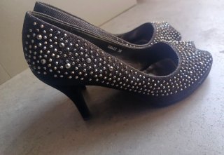 Sandalias tacón negras con pedrería talla 39