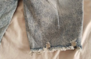 Pantalones cortos vaqueros desgastados