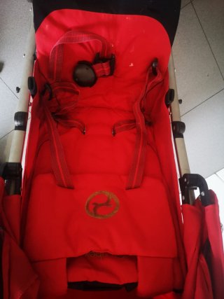 Carro de paseo Cybex rojo