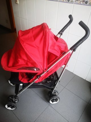 Carro de paseo Cybex rojo
