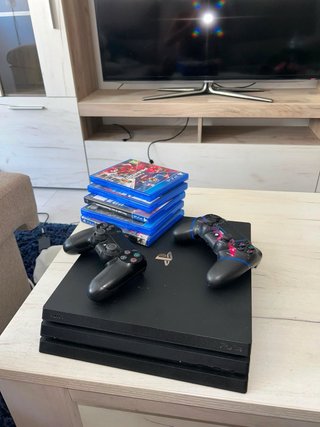 PS4 Pro + 2 Mandos + 5 Juegos