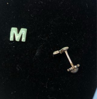 Pendientes letra M