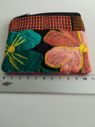 Monedero artesanal nuevo. De Guatemala