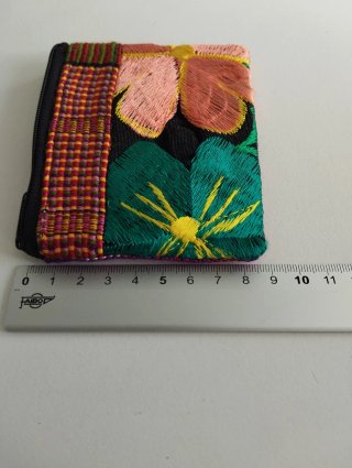 Monedero artesanal nuevo. De Guatemala