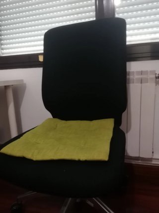 Silla giratoria negra cómoda