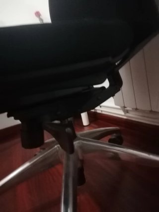 Silla giratoria negra cómoda