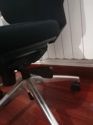 Silla giratoria negra cómoda