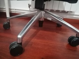 Silla giratoria negra cómoda
