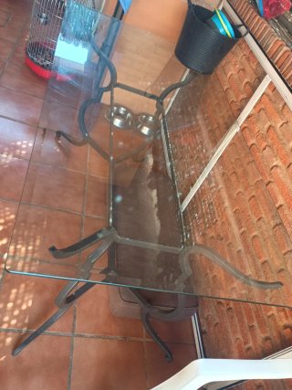 Tavolo in cristallo e ferro