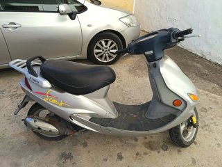 Kymco Scooter 49cc Plata