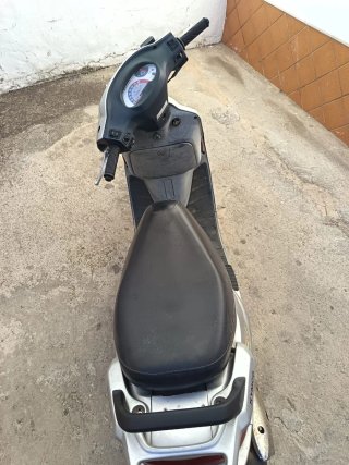 Kymco Scooter 49cc Plata