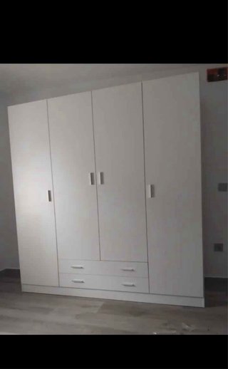 Armario de madera 4 puertas y 2 cajones