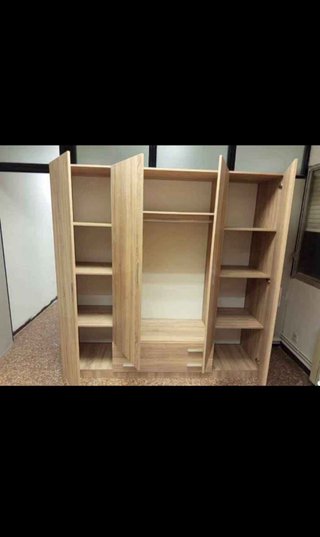 Armario de madera 4 puertas y 2 cajones