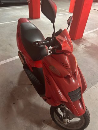 Beta Ark Roja Scooter Automática