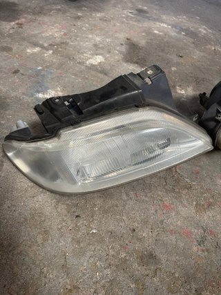 Pareja de faros de Citroen Xsara