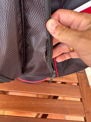 Bolsa de carro Wilson Negra y Roja