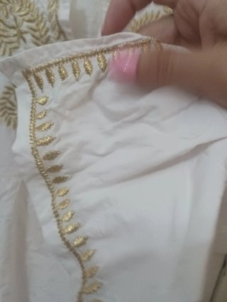 Vestido blanco bordado dorado