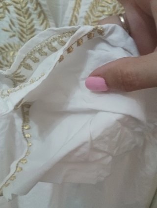 Vestido blanco bordado dorado