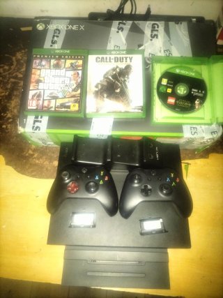 Xbox One X 1TB Negra + 2 Mandos y  Juegos