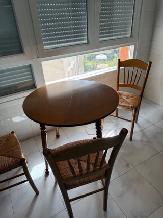 Mesa redonda madera y 4 sillas
