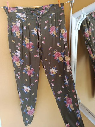 Pantalón verde Pimkie floral talla XL