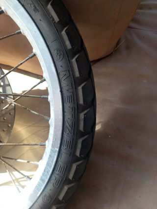 Dos ruedas de moto desconozco el modelo