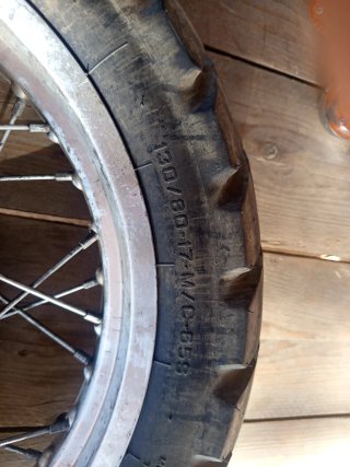Dos ruedas de moto desconozco el modelo