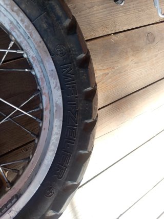 Dos ruedas de moto desconozco el modelo