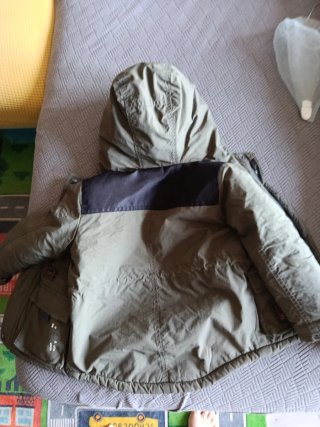 Abrigo niño capucha verde con borrego