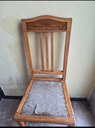 Armario de madera con collage