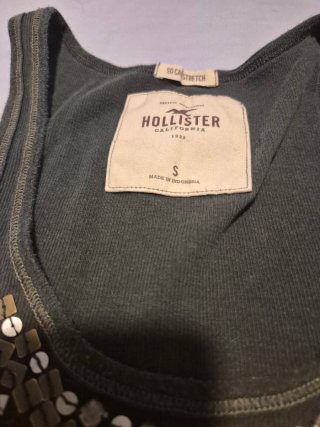 Camiseta Hollister S Verde Militar con Pedrería