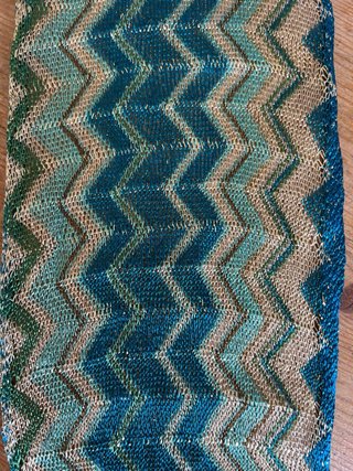 Pañuelo cuello zig-zag brillante