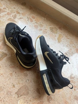 Zapatillas Nike Air Max Negras y Doradas
