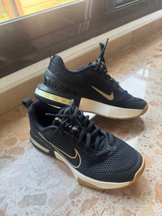 Zapatillas Nike Air Max Negras y Doradas