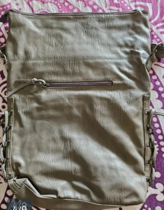 Bolso gris de piel sintética