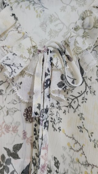 Blusa Tintoretto floral manga larga con top .