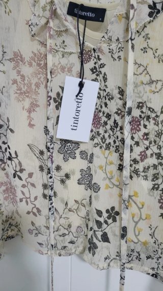 Blusa Tintoretto floral manga larga con top .