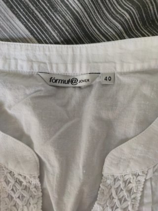 Blusa blanca de formula joven (el corte ingles )