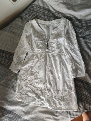Blusa blanca de formula joven (el corte ingles )