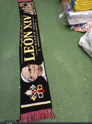 Bufanda Papa León XIV Madrid 2026