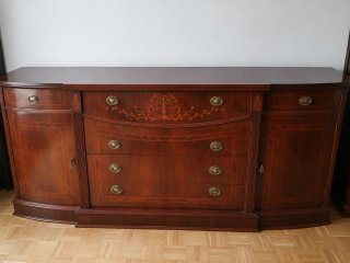 Aparador de madera estilo clásico
