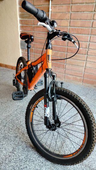 Bicicleta infantil todoterreno naranja